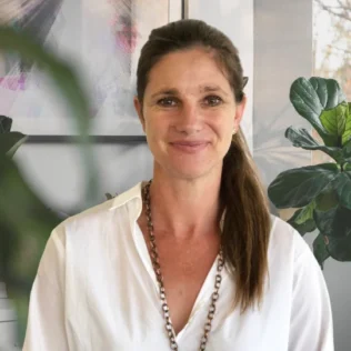 Angela Gichard headshot