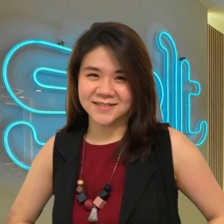 Eva Phang headshot in a Salt office.